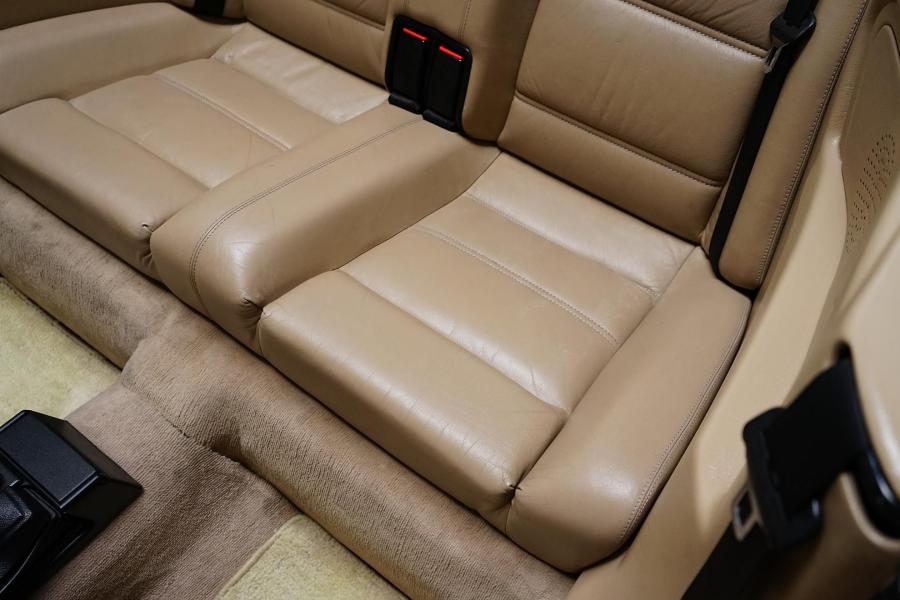 Детали интерьера BMW 325i Convertible (Calypso Red) 1990 года  (фото 128 из 190)